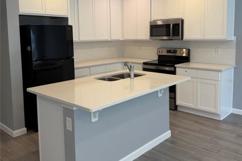 Townhouse in Oviedo, Florida 4 bedrooms, 167.32 sq.m. № 2198455 - photo 6