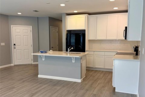 Townhouse in Oviedo, Florida 4 bedrooms, 167.32 sq.m. № 2198455 - photo 5
