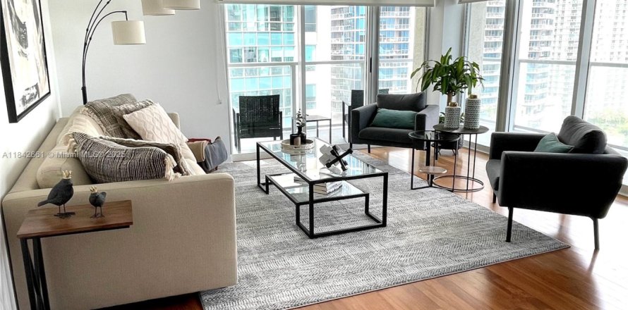 Condominio en Miami, Florida, 3 dormitorios № 1839524