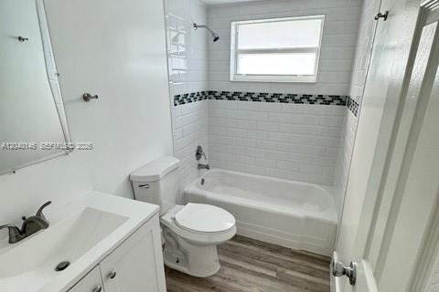House in North Bay Village, Florida 2 bedrooms, 70.42 sq.m. № 2086444 - photo 17