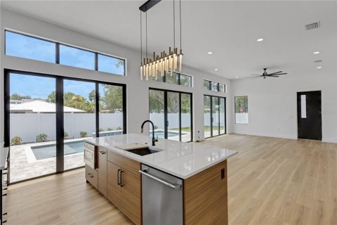 House in Sarasota, Florida 4 bedrooms, 255.48 sq.m. № 2125249 - photo 20