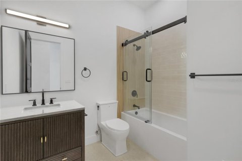 House in Sarasota, Florida 4 bedrooms, 255.48 sq.m. № 2125249 - photo 13