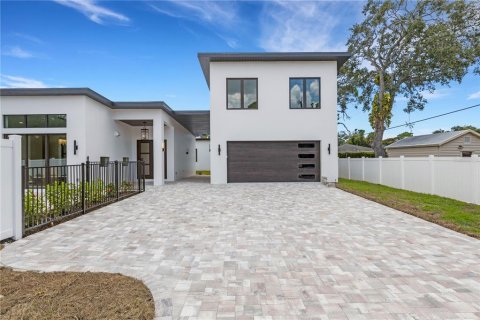 House in Sarasota, Florida 4 bedrooms, 255.48 sq.m. № 2125249 - photo 15