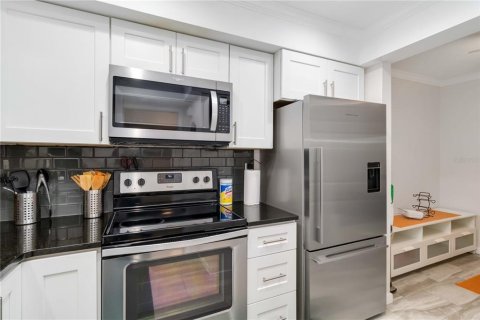 Copropriété à vendre à Sarasota, Floride: 2 chambres, 103.86 m2 № 1725251 - photo 14