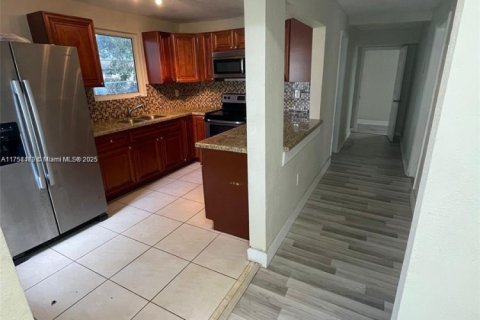 Купить виллу или дом в Дания-Бич, Флорида 3 спальни, 90.95м2, № 2023662 - фото 6