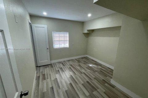 Купить виллу или дом в Дания-Бич, Флорида 3 спальни, 90.95м2, № 2023662 - фото 2