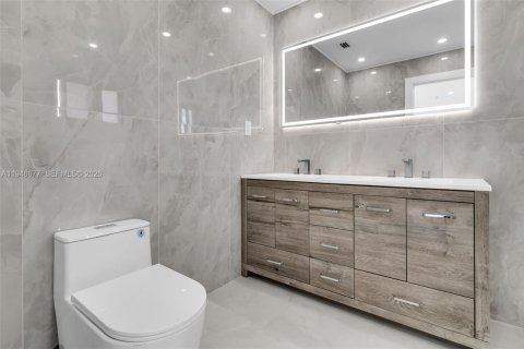 House in Miami, Florida 4 bedrooms, 212.37 sq.m. № 2004532 - photo 19