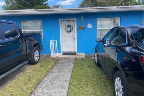 Casa en Miami, Florida 4 dormitorios, 112.23 m2 № 2281613