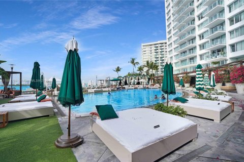 Condo in Miami Beach, Florida  № 1938635 - photo 30