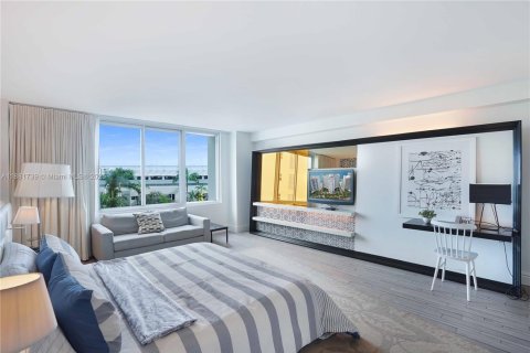Condo in Miami Beach, Florida  № 1938635 - photo 4