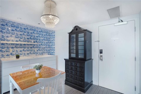 Condo in Miami Beach, Florida  № 1938635 - photo 10