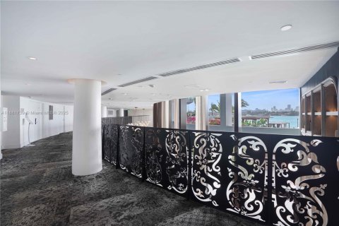 Condo in Miami Beach, Florida  № 1938635 - photo 23