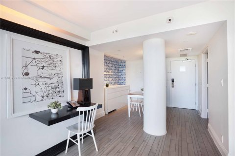 Condo in Miami Beach, Florida  № 1938635 - photo 8