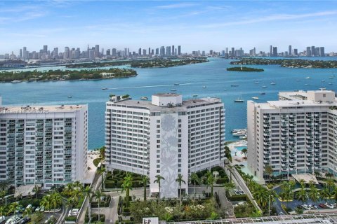 Condo in Miami Beach, Florida  № 1938635 - photo 1
