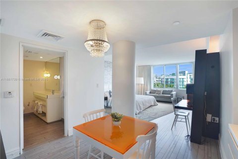 Condo in Miami Beach, Florida  № 1938635 - photo 11