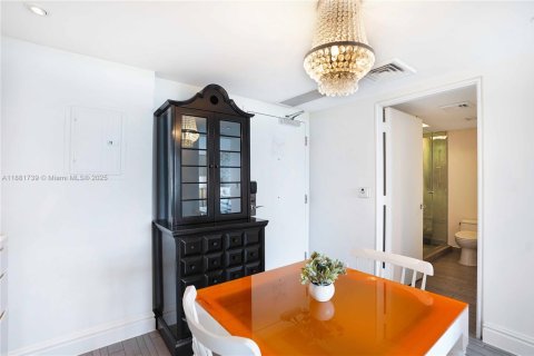 Condo in Miami Beach, Florida  № 1938635 - photo 12