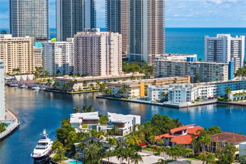 House in Hallandale Beach, Florida 7 bedrooms № 1987981 - photo 14