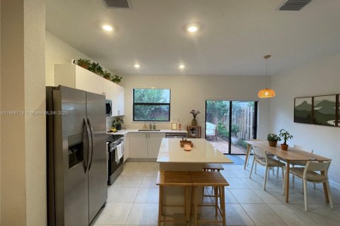 House in Homestead, Florida 3 bedrooms, 123.37 sq.m. № 1897363 - photo 9