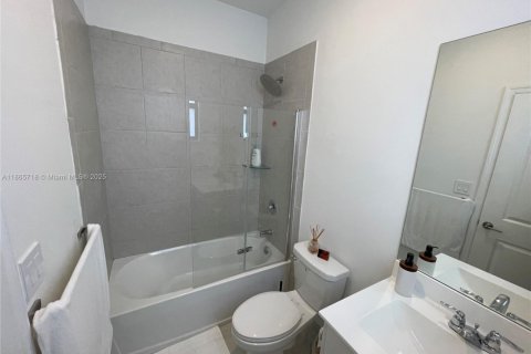 House in Homestead, Florida 3 bedrooms, 123.37 sq.m. № 1897363 - photo 23