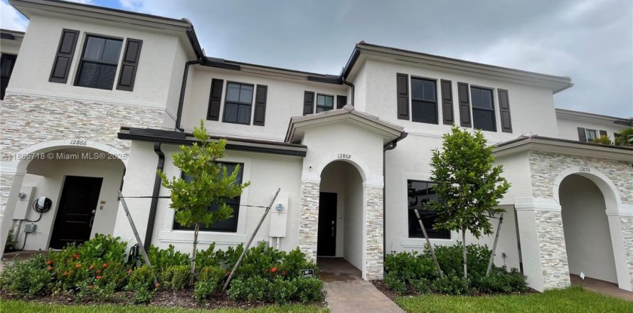House in Homestead, Florida 3 bedrooms, 123.37 sq.m. № 1897363