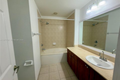 Condo in Doral, Florida, 3 bedrooms  № 2041185 - photo 8