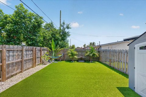 House in Hollywood, Florida 3 bedrooms, 117.8 sq.m. № 2173220 - photo 24