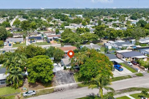 House in Hollywood, Florida 3 bedrooms, 117.8 sq.m. № 2173220 - photo 27