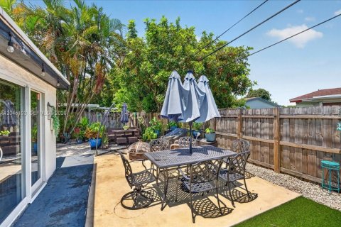 House in Hollywood, Florida 3 bedrooms, 117.8 sq.m. № 2173220 - photo 21