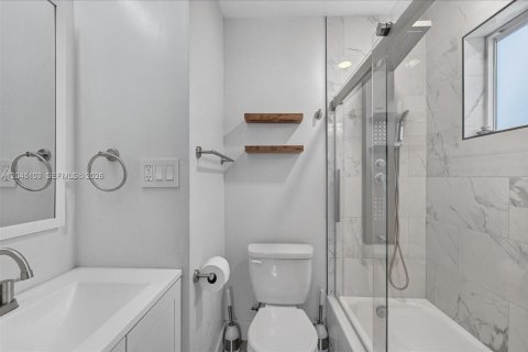 House in Hollywood, Florida 3 bedrooms, 117.8 sq.m. № 2173220 - photo 16