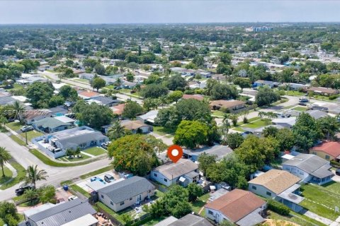 House in Hollywood, Florida 3 bedrooms, 117.8 sq.m. № 2173220 - photo 30