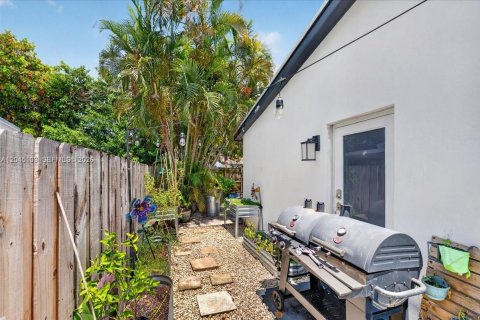 House in Hollywood, Florida 3 bedrooms, 117.8 sq.m. № 2173220 - photo 26