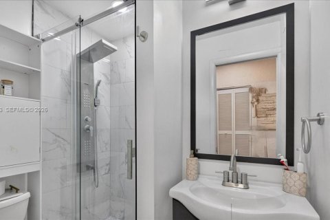 House in Hollywood, Florida 3 bedrooms, 117.8 sq.m. № 2173220 - photo 20