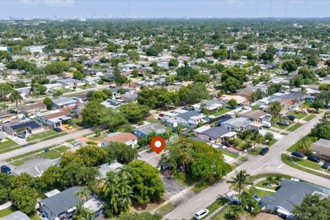 House in Hollywood, Florida 3 bedrooms, 117.8 sq.m. № 2173220 - photo 28