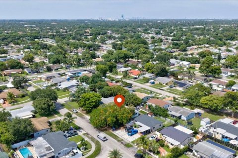 House in Hollywood, Florida 3 bedrooms, 117.8 sq.m. № 2173220 - photo 29