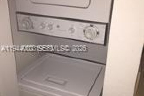 Снять в аренду кондоминиум в Саут-Майами, Флорида 1 спальня, 60.57м2, № 2000850 - фото 23