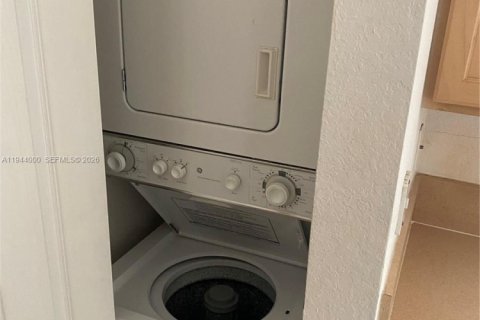 Снять в аренду кондоминиум в Саут-Майами, Флорида 1 спальня, 60.57м2, № 2000850 - фото 22