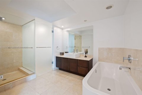 Condo in Sunny Isles Beach, Florida, 3 bedrooms  № 1993213 - photo 17