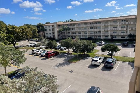 Condo in Coconut Creek, Florida, 2 bedrooms  № 1864307 - photo 22