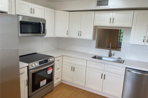 Condo in Coconut Creek, Florida, 2 bedrooms  № 1864307 - photo 9
