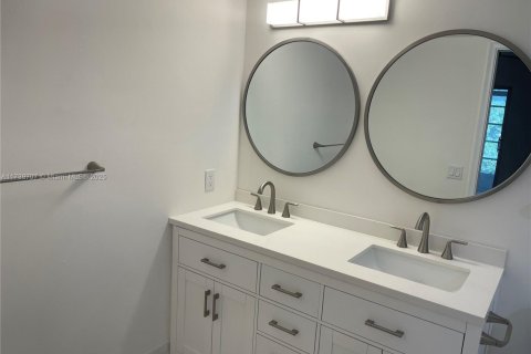 Condo in Coconut Creek, Florida, 2 bedrooms  № 1864307 - photo 16