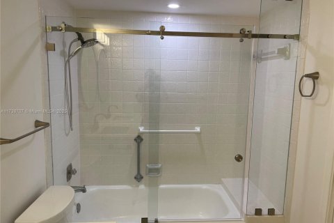 Condo in Coconut Creek, Florida, 2 bedrooms  № 1864307 - photo 14