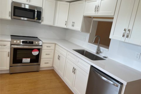 Condo in Coconut Creek, Florida, 2 bedrooms  № 1864307 - photo 7