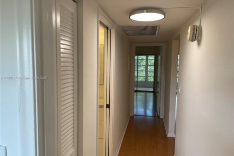 Condo in Coconut Creek, Florida, 2 bedrooms  № 1864307 - photo 13