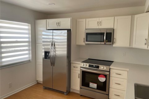 Condo in Coconut Creek, Florida, 2 bedrooms  № 1864307 - photo 6