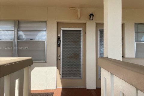 Condo in Coconut Creek, Florida, 2 bedrooms  № 1864307 - photo 3