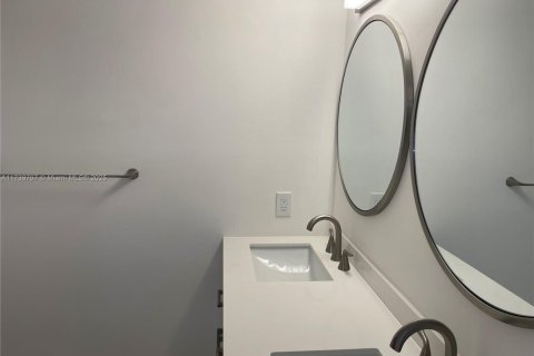 Condo in Coconut Creek, Florida, 2 bedrooms  № 1864307 - photo 17