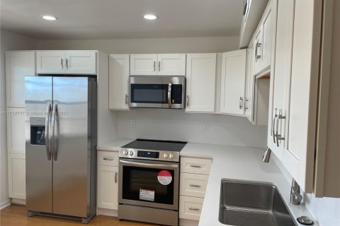 Condo in Coconut Creek, Florida, 2 bedrooms  № 1864307 - photo 4