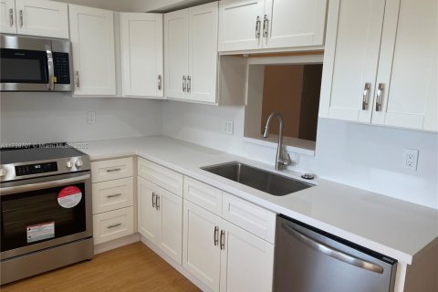 Condo in Coconut Creek, Florida, 2 bedrooms  № 1864307 - photo 5