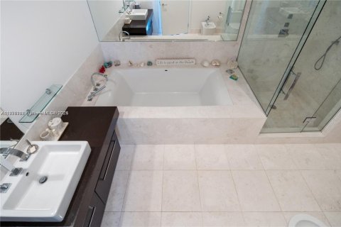 Condominio en venta en Sunny Isles Beach, Florida, 1 dormitorio, 79.71 m2 № 2014060 - foto 15
