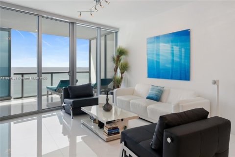Condominio en venta en Sunny Isles Beach, Florida, 1 dormitorio, 79.71 m2 № 2014060 - foto 4